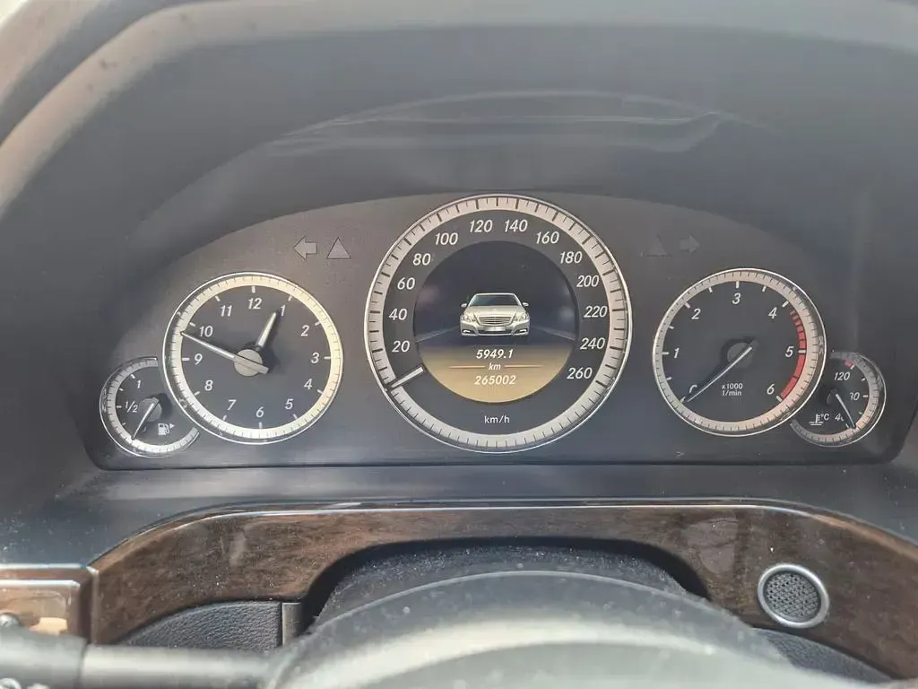 Gebraucht Mercedes E200 136 PS (100 kW) 2011 Beige Limousine