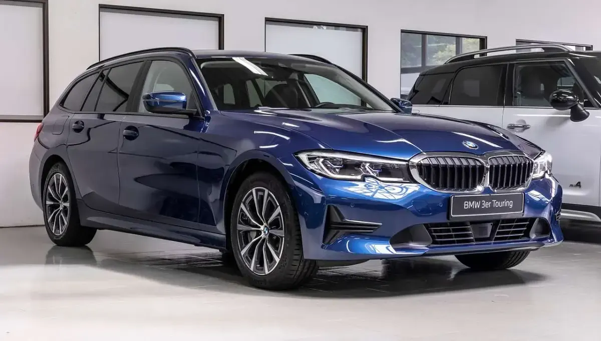 Gebraucht BMW 330 286 PS (210 kW) 2022 Phytonicblau metallic Kombi