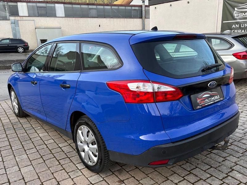 Gebraucht Ford Focus Trend 116 PS (85 kW) 2014 Blau Kombi