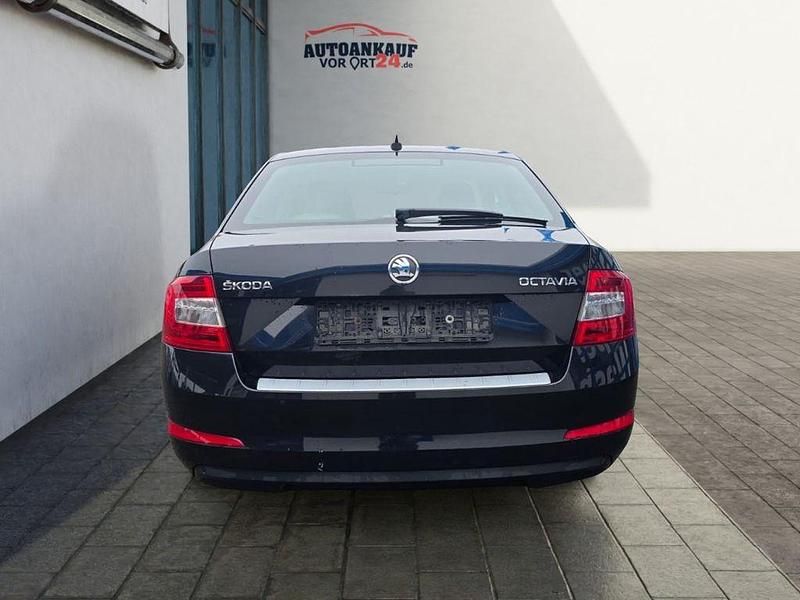 Gebraucht Skoda Octavia Elegance 140 PS (102 kW) 2014 Schwarzmagic perleffekt Kleinwagen