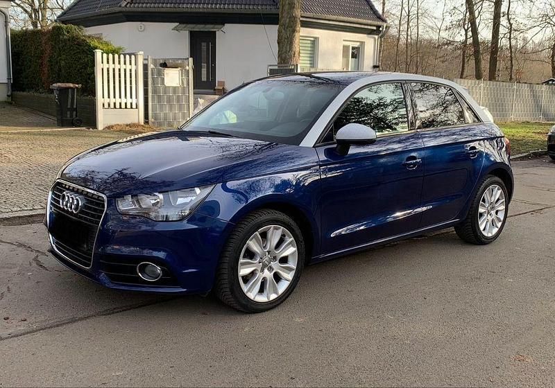Blau Gebraucht 2014 Audi A1 Sportback Ambition Kleinwagen | 10.299 € (Guter Preis) - Bild 1/4