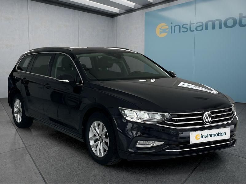 Schwarz Gebraucht 2023 VW Passat Kombi | 22.399 € (Fairer Preis) - Bild 1/4