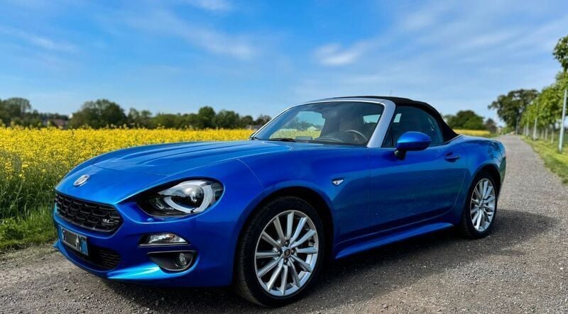 Blau Gebraucht 2016 Fiat 124 Spider Lusso Cabrio | 19.990 € (Etwas zu teuer) - Bild 1/4