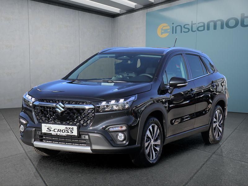 Schwarz Neu 2024 Suzuki SX4 S-Cross SUV | 30.849 € - Bild 1/4