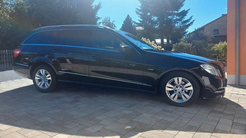 Gebraucht Mercedes E200 Avantgarde 136 PS (100 kW) 2011 Schwarz Kombi