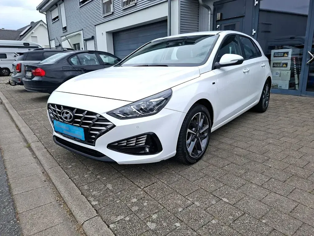 Gebraucht Hyundai i30 Trend 160 PS (117 kW) 2023 Weiß Limousine