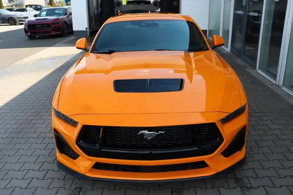 Neu Ford Mustang Fastback 446 PS (328 kW) 2026 Orangefury metallic Coupé