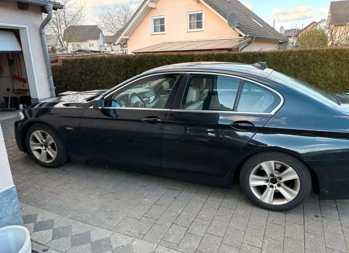 Käytetty BMW 523 204 HP (150 kW) 2010 Musta Sedan