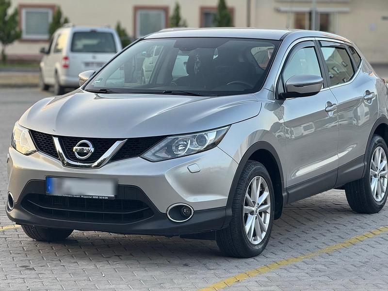 Silber Gebraucht 2015 Nissan Qashqai SUV | 10.500 € (Guter Preis) - Bild 1/4