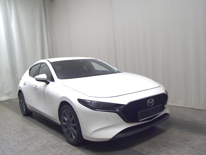 Gebraucht Mazda 3 Selection 122 PS (89 kW) 2022 Arctic white Limousine