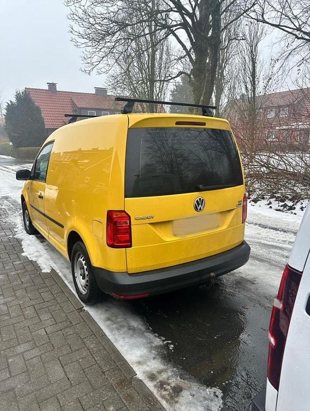 Usado VW Caddy 102 HP (75 kW) 2016 Amarelo Monovolume