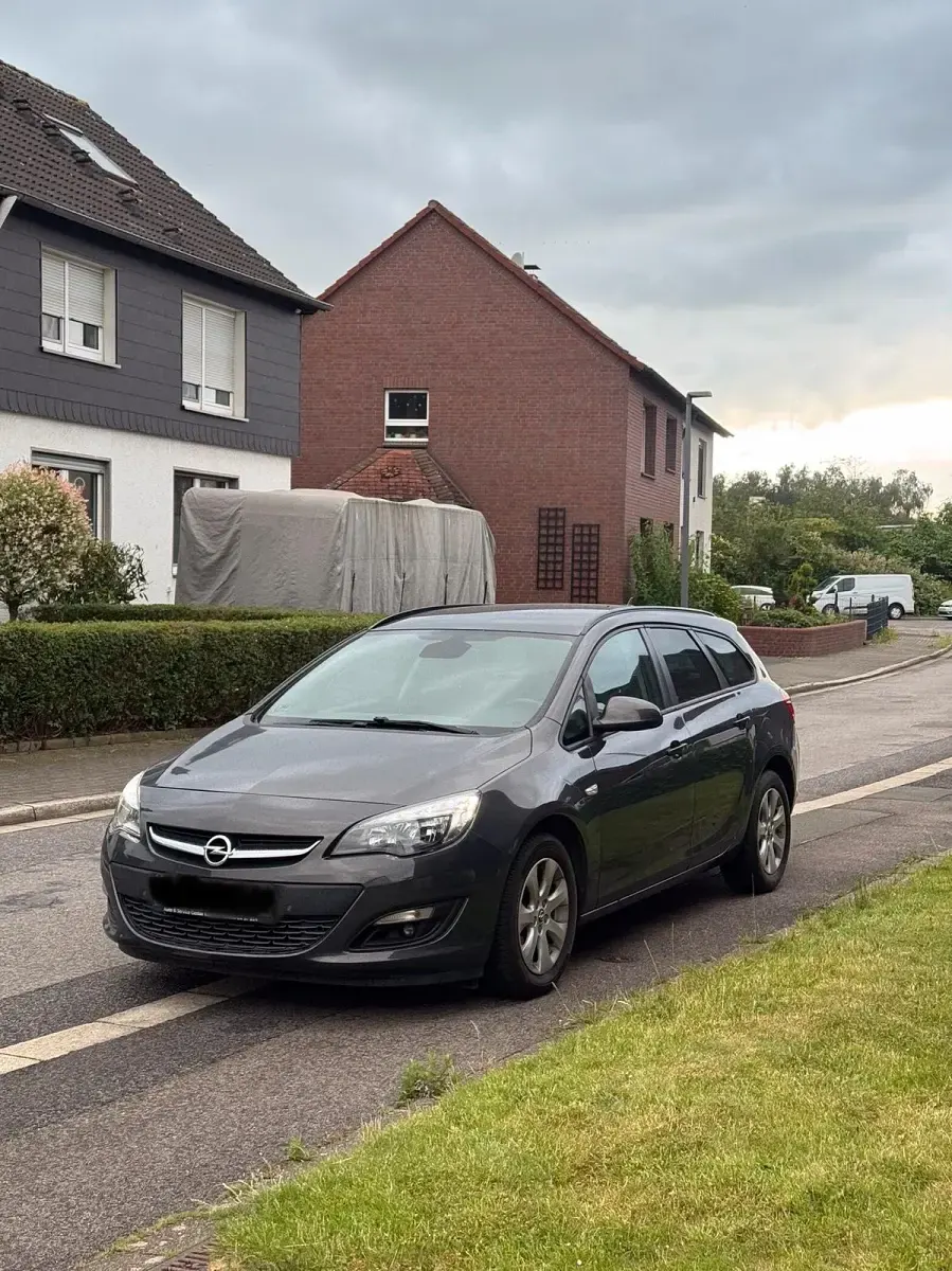 Gebraucht Opel Astra 140 PS (102 kW) 2015 Grau Kombi