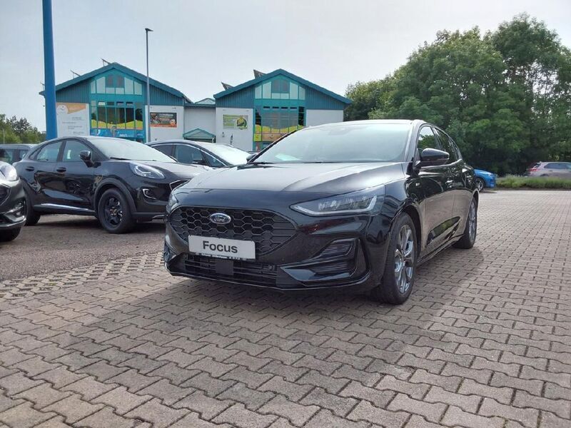 Schwarz Gebraucht 2024 Ford Focus ST-Line Limousine | 31.590 € (Teuer) - Bild 1/4