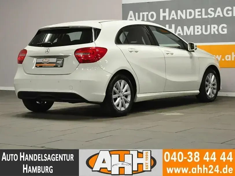 Gebraucht Mercedes A180 Style 122 PS (89 kW) 2015 Calcitweiss/zirrusweiss Kleinwagen