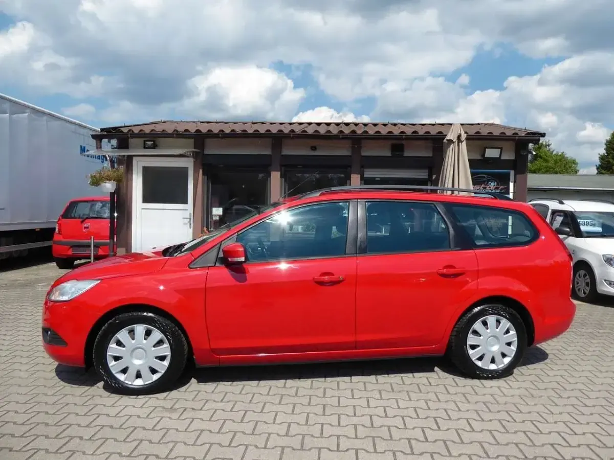 Gebraucht Ford Focus Style 109 PS (80 kW) 2010 Rot Kombi