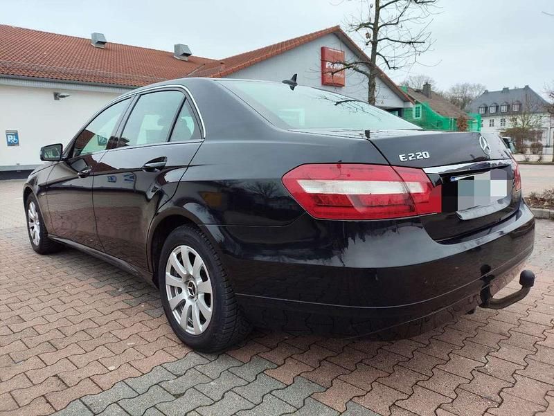 Gebraucht Mercedes E220 Avantgarde 170 PS (125 kW) 2009 Limousine