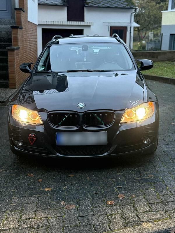 Schwarz Gebraucht 2009 BMW 318 Kombi | 4.800 € (Teuer) - Bild 1/4