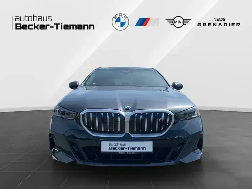 Gebraucht BMW i5 M Sport 250 kW (340 PS) 2024 Sophistograu brillanteffekt Kombi