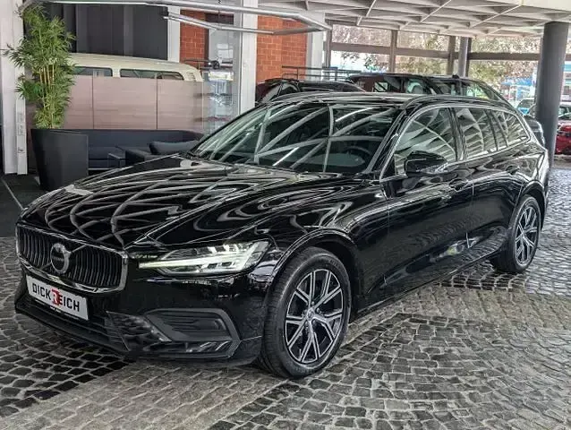 Gebraucht Volvo V60 Core 163 PS (119 kW) 2023 Schwarz Kombi