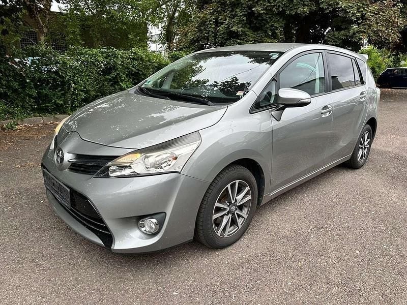 Grau Gebraucht 2013 Toyota Verso Life Van / Kleinbus | 5.490 € (Etwas zu teuer) - Bild 1/4