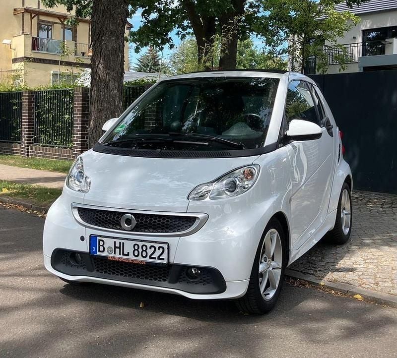 Weiß Gebraucht 2013 Smart ForTwo Cabrio Passion Cabrio | 6.780 € (Fairer Preis) - Bild 1/4