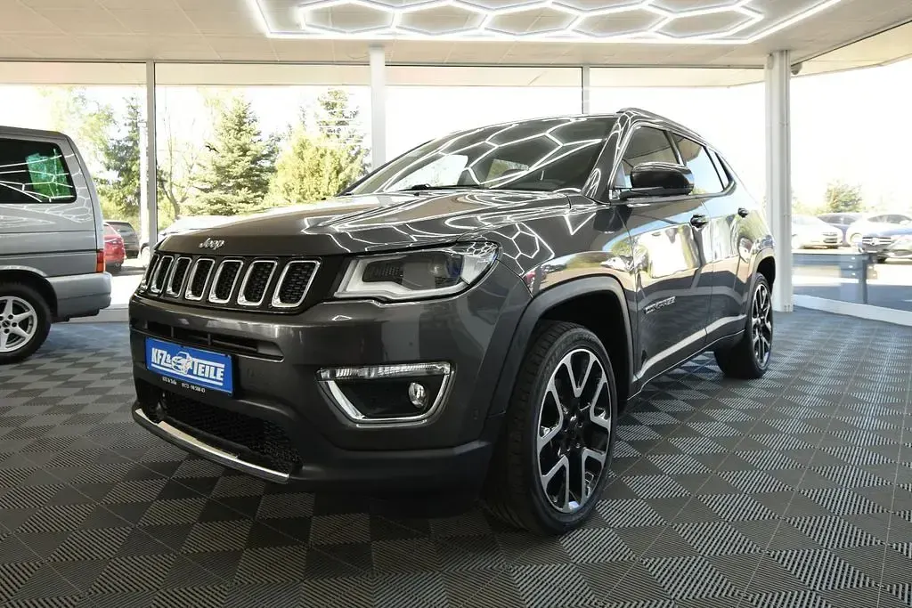 Usado Jeep Compass Limited 140 HP (102 kW) 2018 Prateado SUV