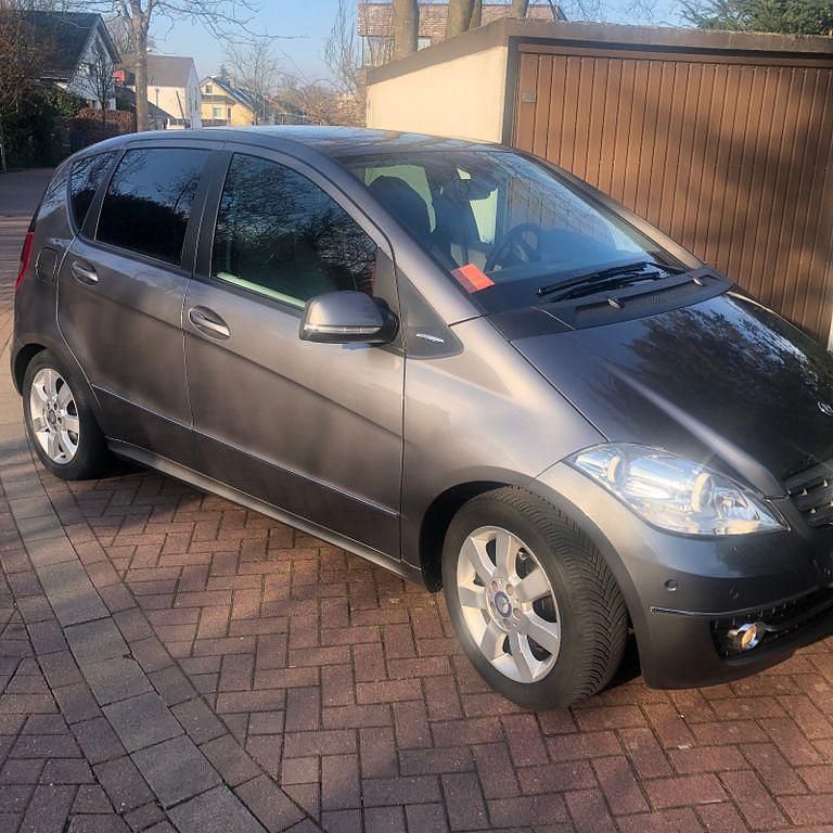 Gebraucht Mercedes A200 Elegance 136 PS (100 kW) 2010 Grau Van / Kleinbus