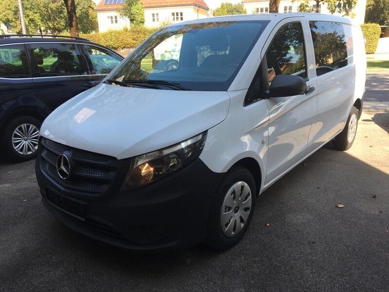 Weiß Gebraucht 2020 Mercedes Vito Van / Kleinbus | 18.900 € - Bild 1/4
