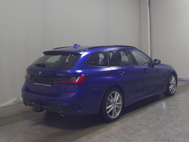 Gebraucht BMW 330e M Sport 292 PS (214 kW) 2021 Blau Kombi