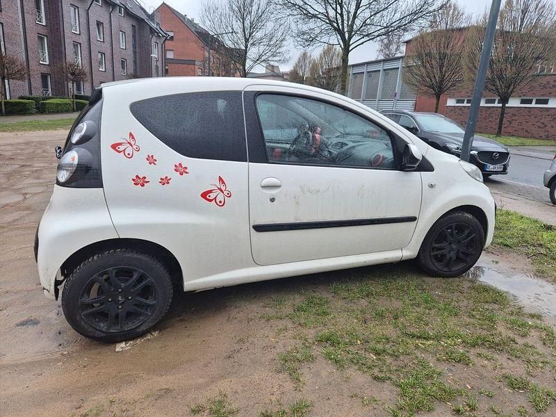 Gebraucht Citroën C1 68 PS (50 kW) 2013 Weiß Kleinwagen