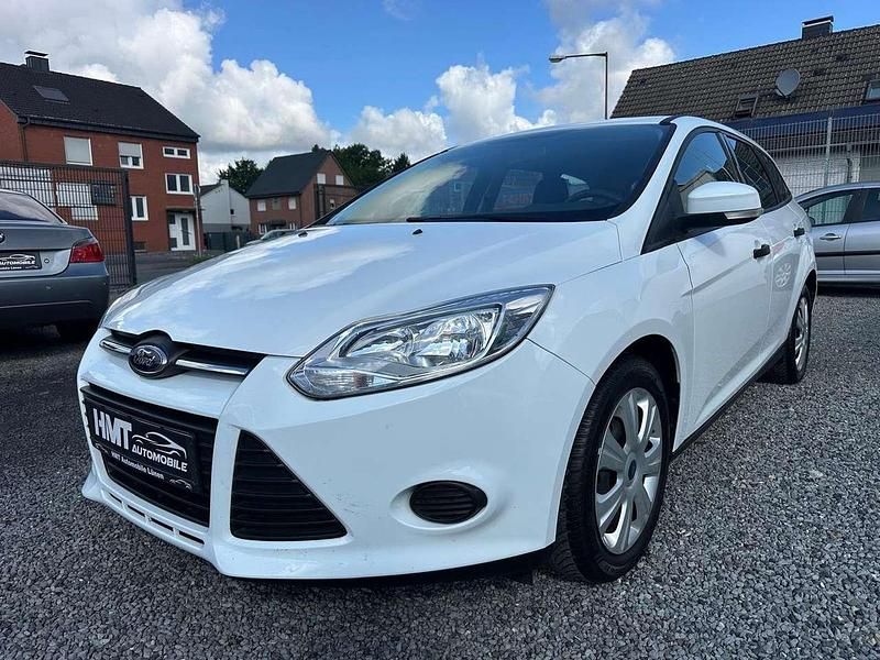 Gebraucht Ford Focus 101 PS (74 kW) 2014 Frozen white Kombi