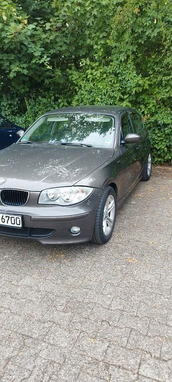 Grau Gebraucht 2005 BMW 120 Kleinwagen | 3.000 € (Fairer Preis) - Bild 1/4