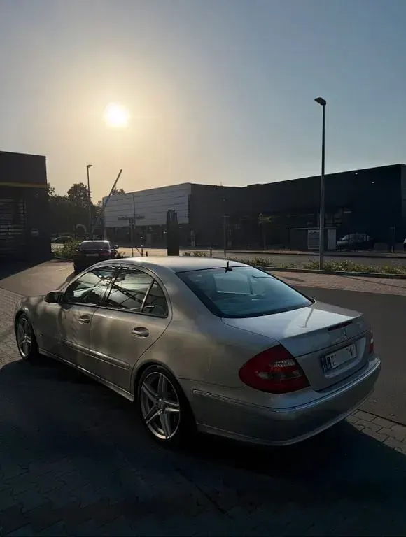 Gebraucht Mercedes E270 Avantgarde 177 PS (130 kW) 2003 Silber Limousine