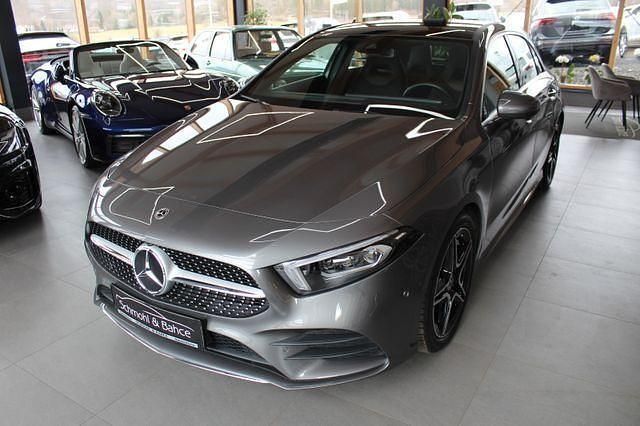 Mountaingrau met. Gebraucht 2021 Mercedes A200 AMG line Limousine | 32.990 € (Teuer) - Bild 1/4