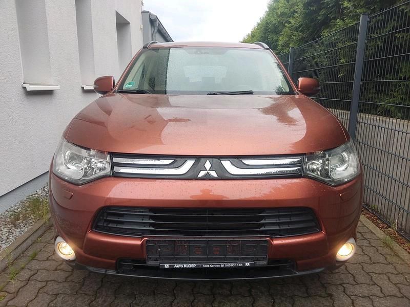 Braun Gebraucht 2012 Mitsubishi Outlander SUV | 4.999 € (Superpreis) - Bild 1/4