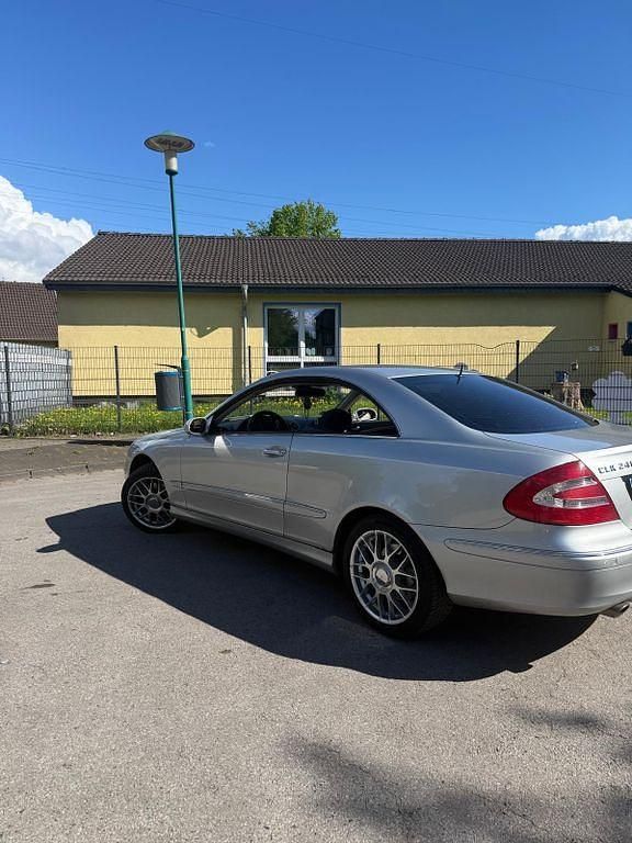 Gebraucht Mercedes CLK240 170 PS (125 kW) 2003 Silber Coupé