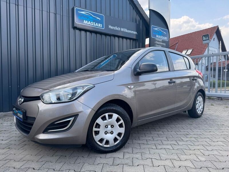 Braun Gebraucht 2014 Hyundai i20 Edition Limousine | 5.490 € (Fairer Preis) - Bild 1/4