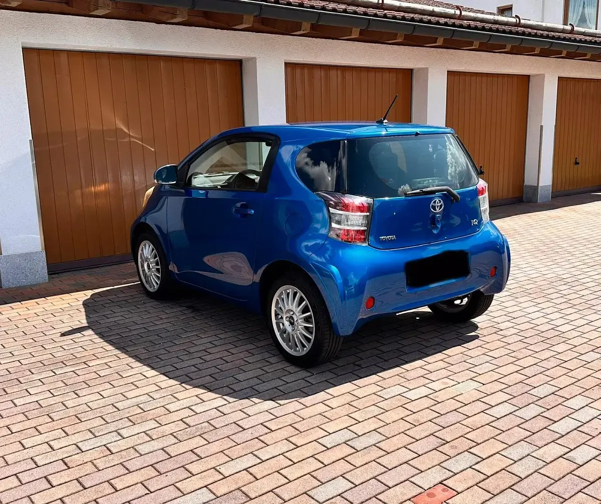 Gebraucht Toyota iQ 70 PS (51 kW) 2010 Blau Kleinwagen
