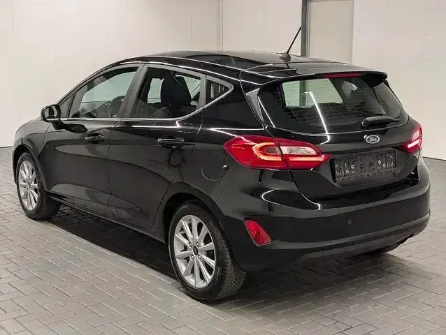 Gebraucht Ford Fiesta Titanium 86 PS (63 kW) 2018 Iridiumschwarzmet. Kleinwagen