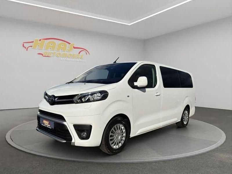 Weiß Gebraucht 2022 Toyota Proace Verso Kombi | 26.490 € (Fairer Preis) - Bild 1/4