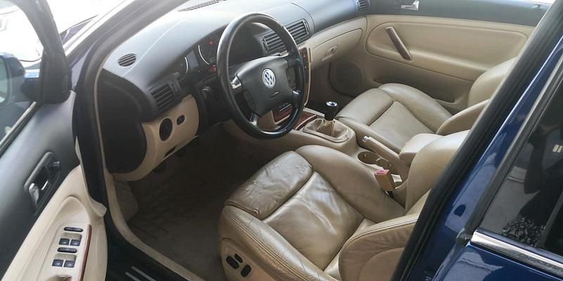 Blau Gebraucht 2001 VW Passat Kombi | 2.500 € (Fairer Preis) - Bild 1/4