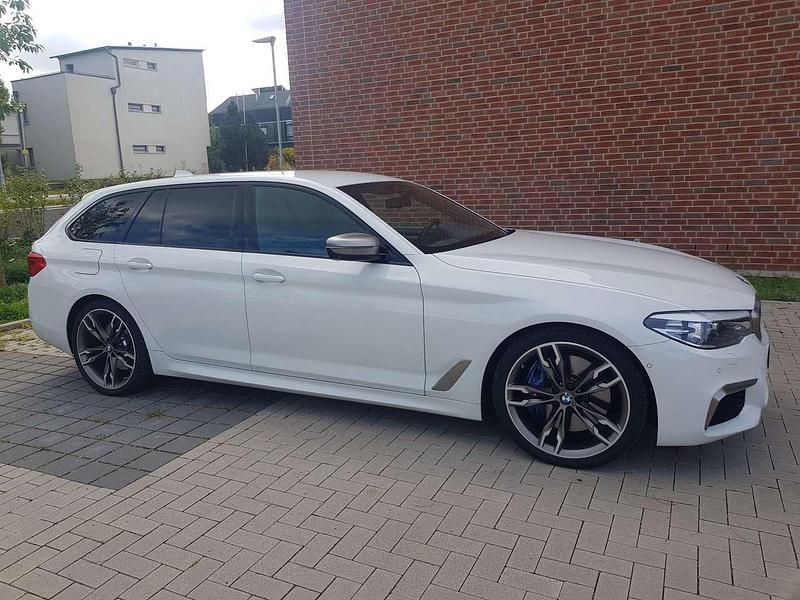 Gebraucht BMW M550 400 PS (294 kW) 2018 Weiß Limousine