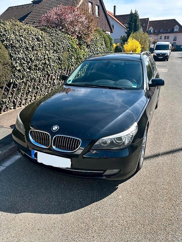 Gebraucht BMW 523 190 PS (139 kW) 2008 Schwarz Kombi