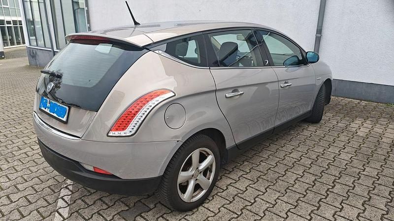 Gebraucht Lancia Delta 120 PS (88 kW) 2008 Gelb Kleinwagen