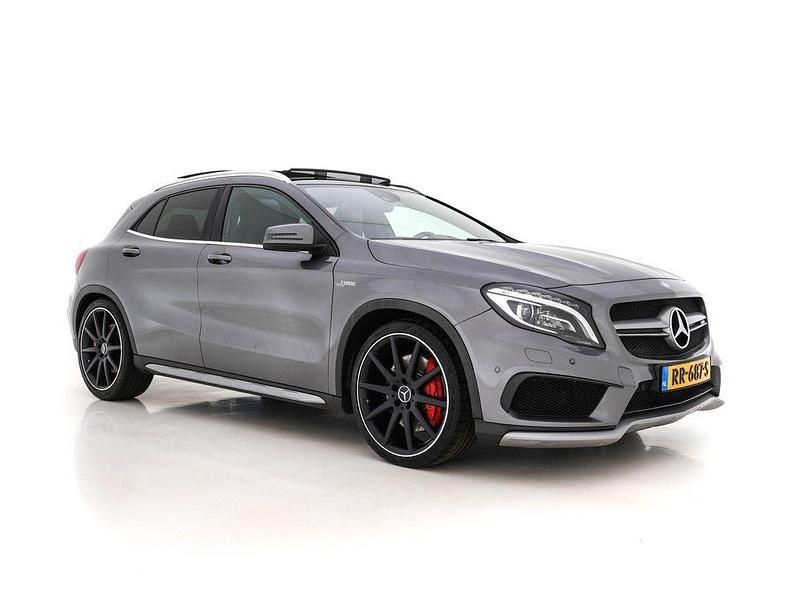 Grau Gebraucht 2015 Mercedes GLA45 AMG AMG SUV | 22.445 € - Bild 1/4