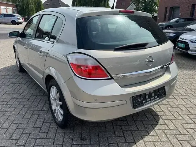 Gebraucht Opel Astra Cosmo 105 PS (77 kW) 2006 Andere Limousine