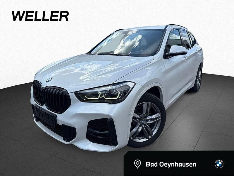 Mineralweiß (weiß) Gebraucht 2022 BMW X1 M Sport SUV | 32.990 € (Fairer Preis) - Bild 1/4