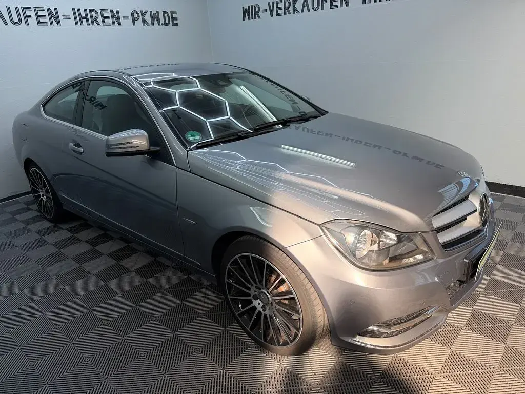 Gebraucht Mercedes C220 170 PS (125 kW) 2011 Silber Coupé