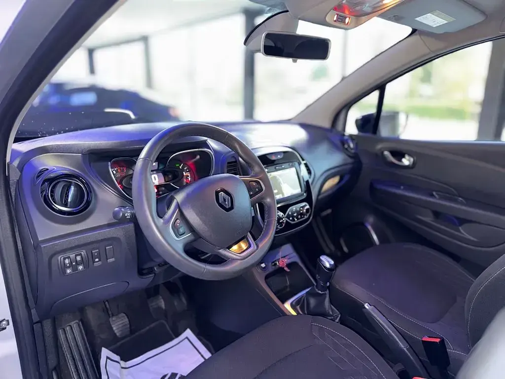 Gebraucht Renault Captur LIMITED 131 PS (96 kW) 2019 Silber SUV