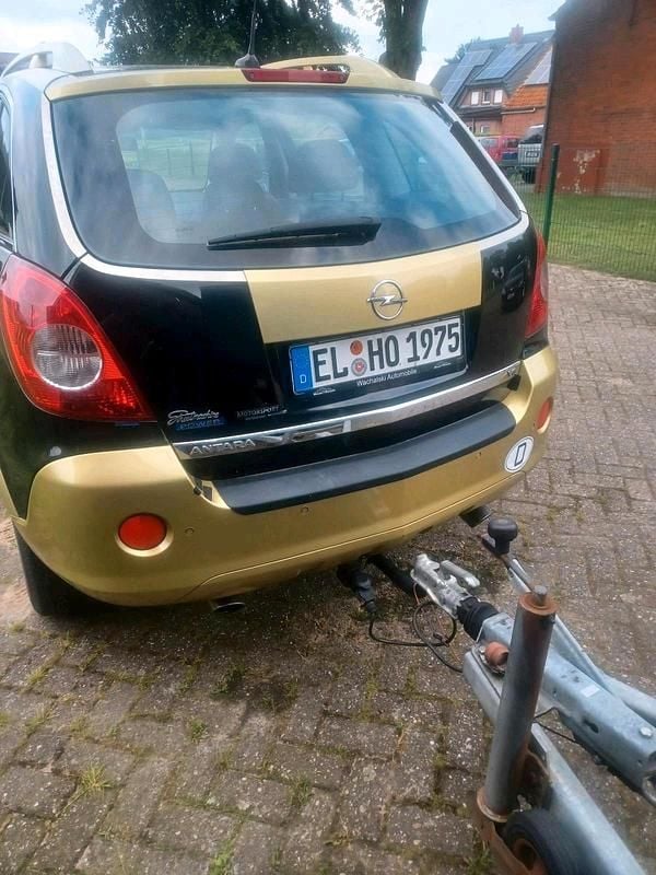 Second-hand Opel Antara 227 CP (166 kW) 2005 Negru SUV